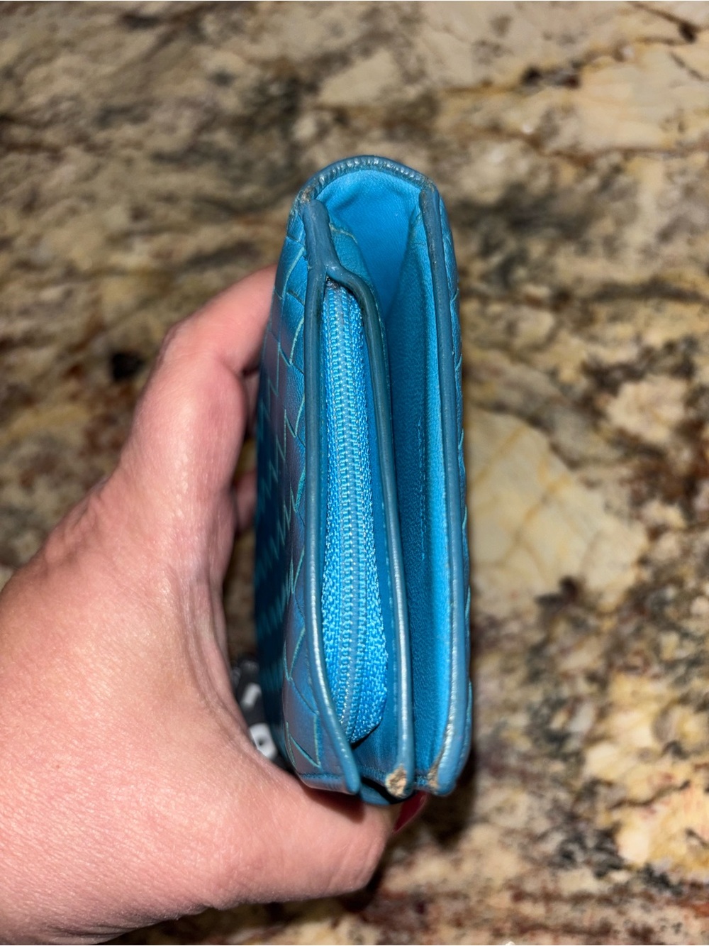 Bottega Veneta Wallet 💯 authentic - Picture 13 of 13